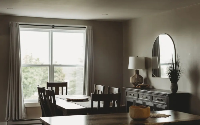 Riverside Suites