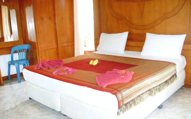 Lanta Palm Beach Resort