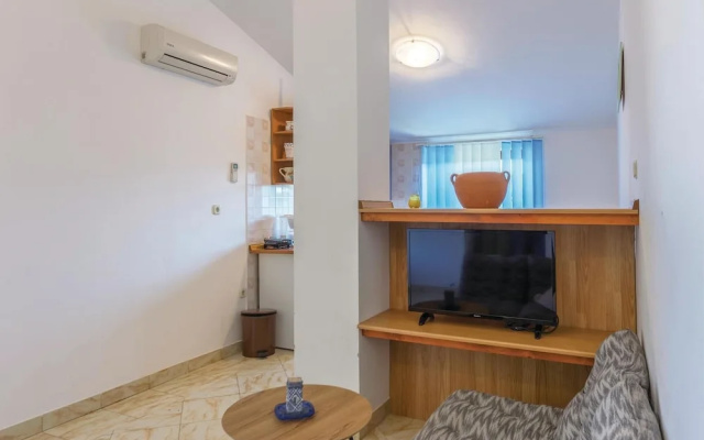Awesome Home in Barban-rebici With Wifi and 2 Bedrooms