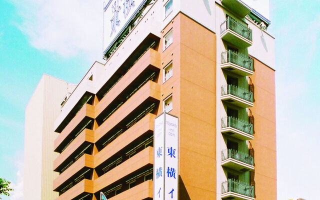 Отель Toyoko Inn Hokkaido Tomakomai Ekimae Япония, Томакомай - отзывы, цены и фото номеров - забронировать отель Toyoko Inn Hokkaido Tomakomai Ekimae онлайн вид на фасад
