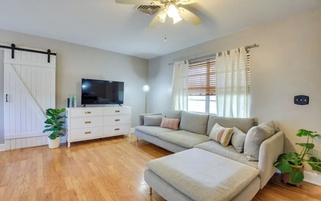 3 Mi to Riverwalk: Pet-friendly Home w/ Yard!