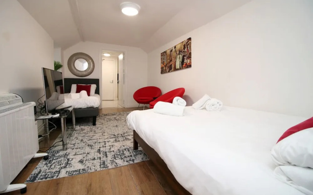 Comfortable Studio Near City Centre, Free Parking