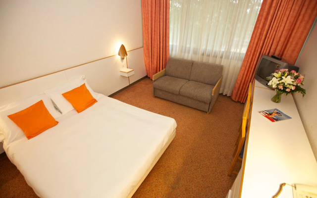 Living Place Hotel