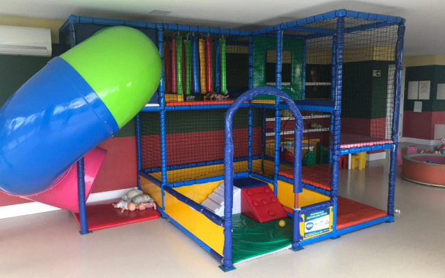 Apartamento p/ 8 com garagem churasqueira e piscina