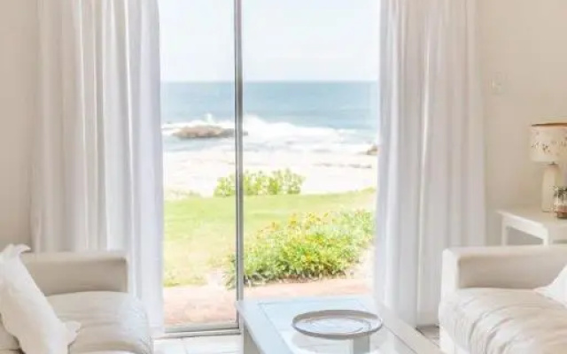 No 4 on Cliff, Beach Club