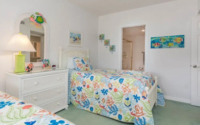 OC104 - Ocean Condo by RedAwning