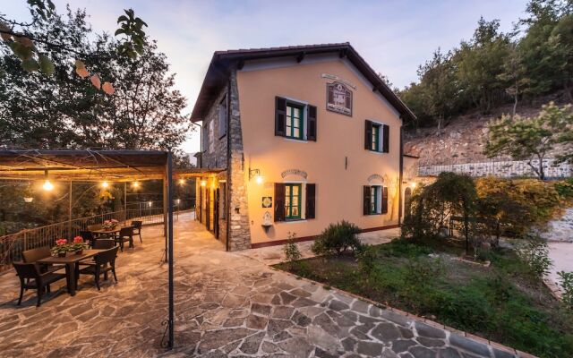 Отель Agriturismo Le Meridiane Боргомаро вид на фасад