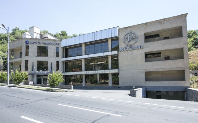 Ritzar Hotel вид на фасад