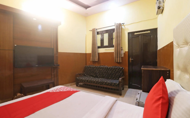 OYO 62948 Hotel Dakshit Inn