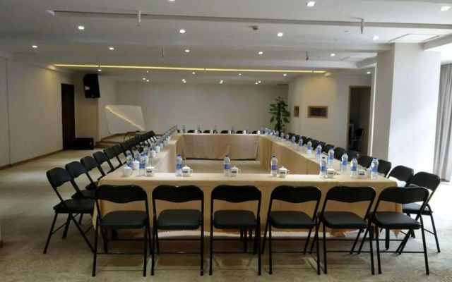 Boyue Lanwan Hotel (Hangzhou Zhijiang Zhuantang Songcheng Art Institute) )