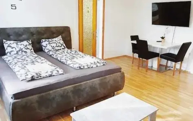 Stylish 2-BR Apartment in Vienna's Simmering Area