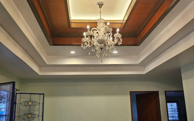 Room in Guest Room - Stunning Home Great Location