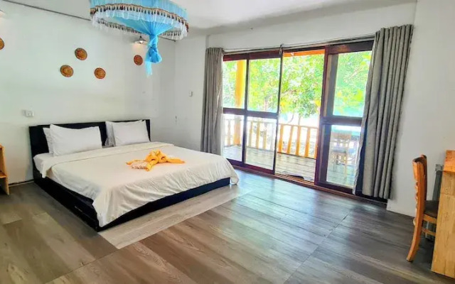 Koh Rong Beach Hostel and Bungalow