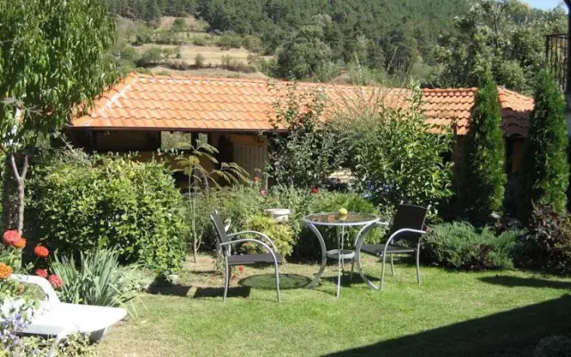 Guest House & Tavern At The Ladys (Chorbadzhiyka)