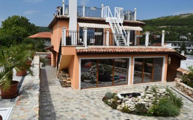 Отель Villa Rosa Dei Venti Балчик вид на фасад