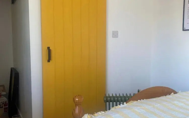 R and B Warm and Cosy Cabin