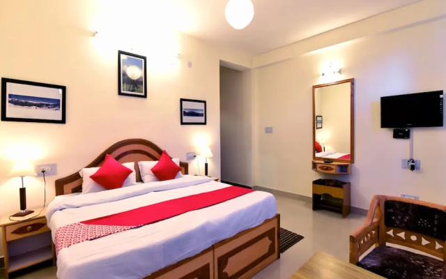 OYO 12735 The Manali Lodge