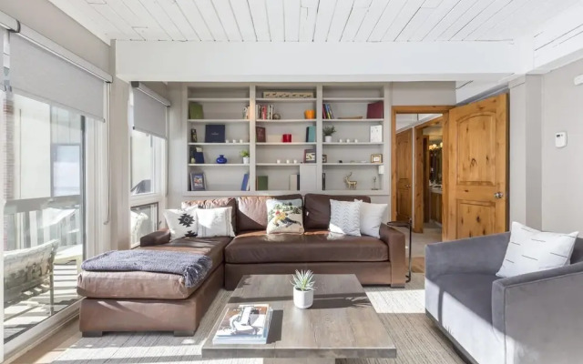 True Ski-in Ski-out Stunning Mountain Views