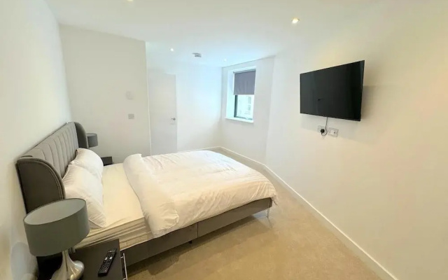 Modern Townhouse, Close to 02,excel, 5mins to Tube