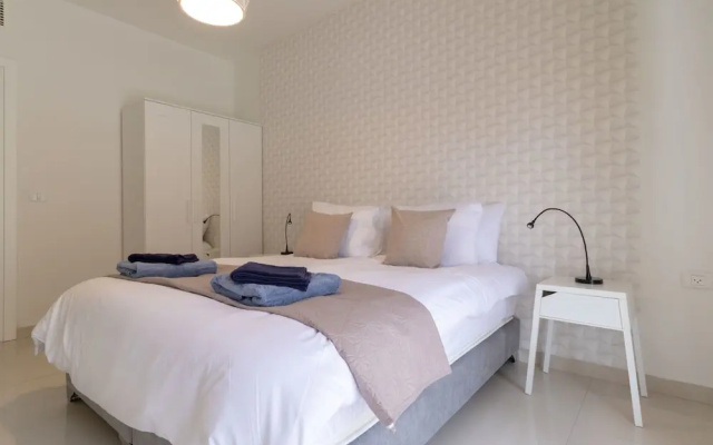 Full Option 9 People Central Location