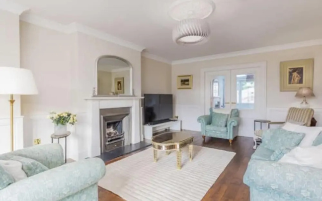 Stunning 5-bed House in London