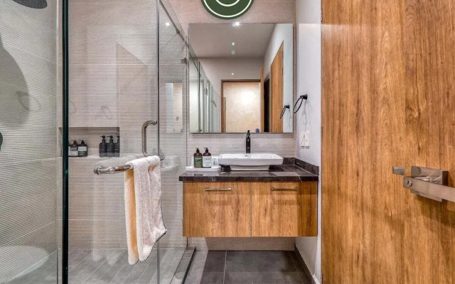 Luxury Oceanfront 3 BR Condo With Balcony