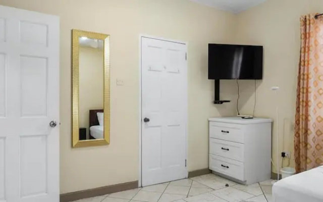 Your quaint home just steps from beach