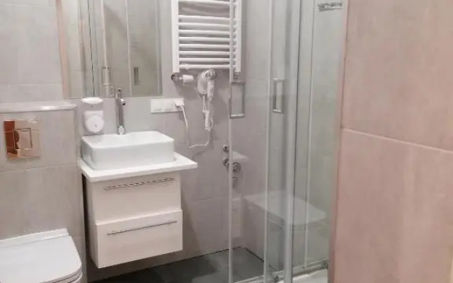 Hostel Tulip - Pokój 7 ze wspólną łazienką i kuchnią