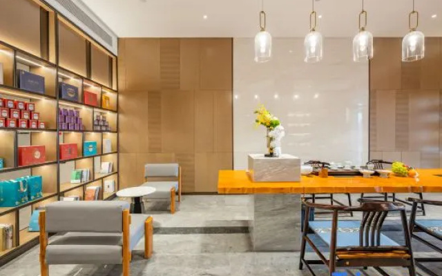 Atour Hotel (Jinmen Water Street, Hefei Sunac Land)