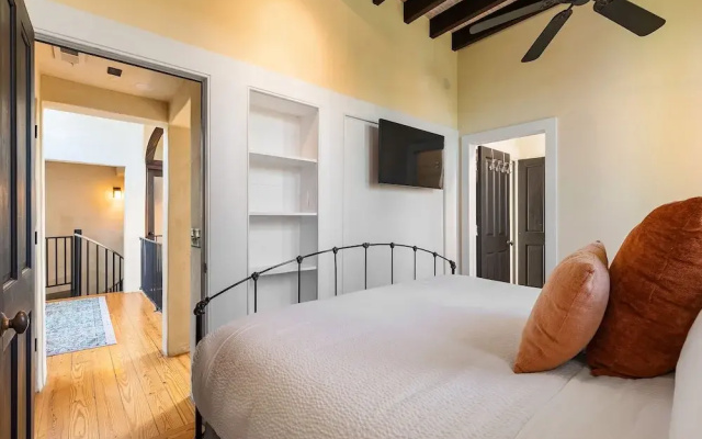 Perfect Location in Downtown Charleston
