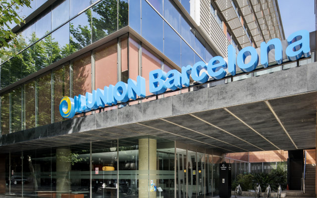 Отель ILUNION Barcelona Испания, Барселона - 9 отзывов об отеле, цены и фото номеров - забронировать отель ILUNION Barcelona онлайн вид на фасад