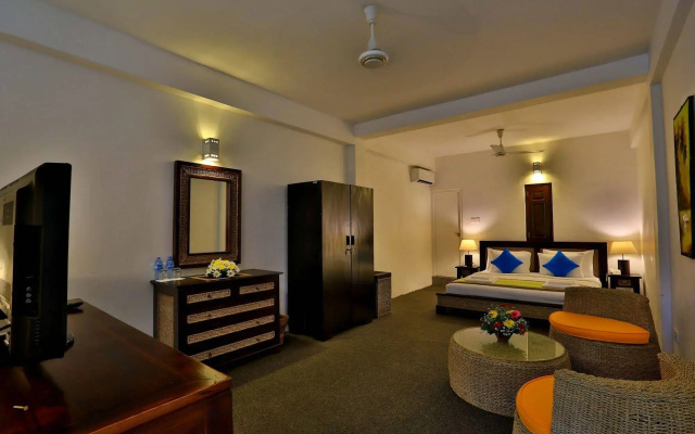St. Lachlan Hotel & Suites