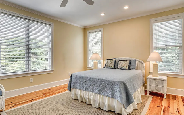 112 Tolater 8 Br Home by RedAwning