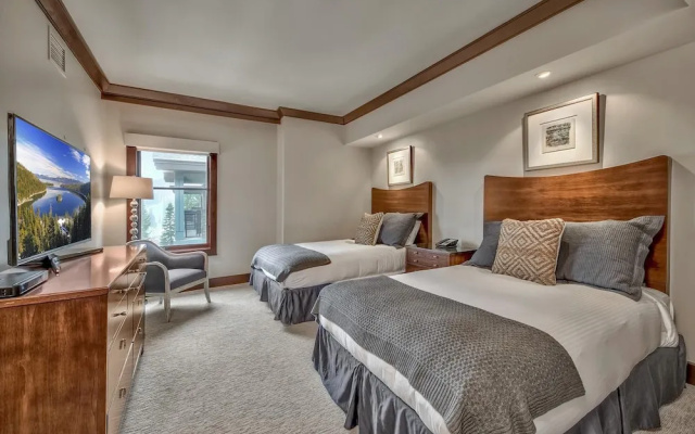 Summer Sale: Constellation S | 3 Bedroom Penthouse Condo by RedAwning