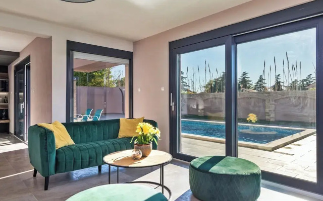 Relaxing Villa in Pula With Private Pool