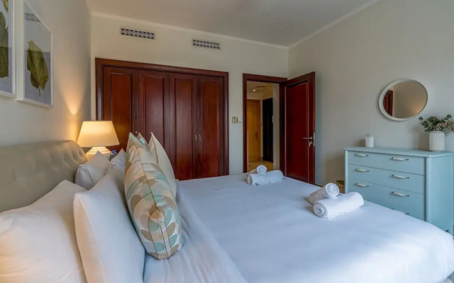 Spacious 2bedroom With Burj View in Downtown Dubai