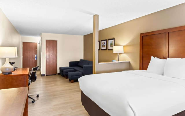 Comfort Suites Grayslake near Libertyville North