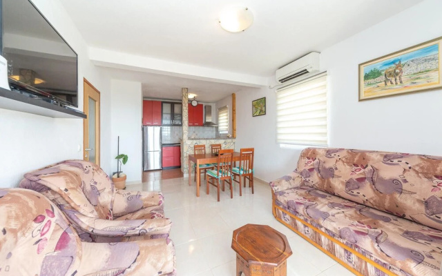Amazing Home in Kastel Stafilic With 3 Bedrooms and Wifi