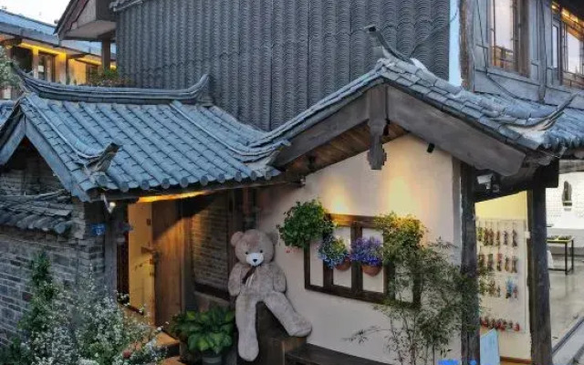 LiJiang ancient city. Yun Du Ru Chu  Song dynasty aesthetics holiday courtyard