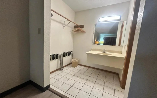 Budget Inn by Hotel O Greensville I 70