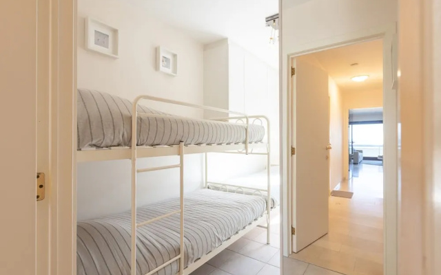 Spacious Apartment With Direct sea View