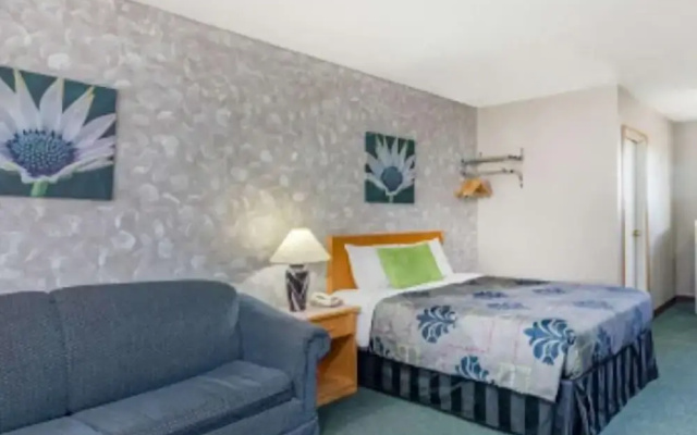 Almada Inn