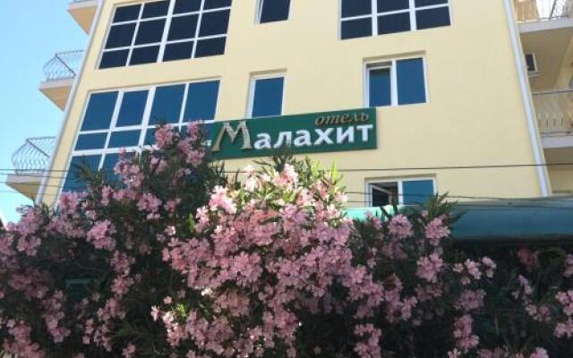 Гостиница Малахит в Сочи 1 отзыв об отеле, цены и фото номеров - забронировать гостиницу Малахит онлайн вид на фасад