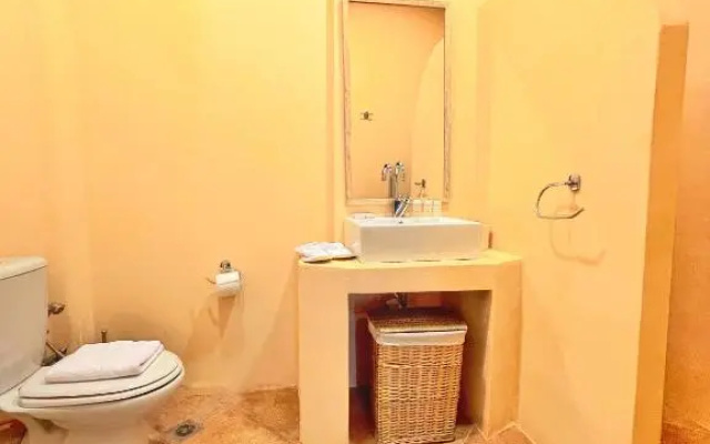 Spacious & Cozy Flat 5 mins to Batsi Bay