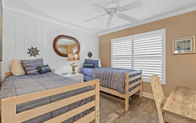 Colony Beach Club 224