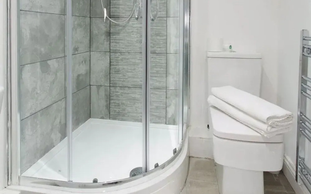 Shaftesbury Apartment