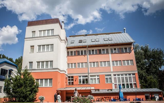 Alfa Art Hotel вид на фасад