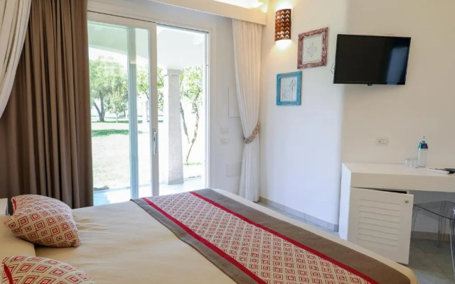 Limone Beach Resort