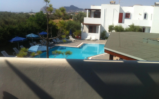 Triantafyllas Apartments