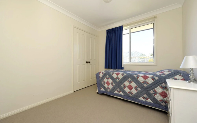 Reef Close, 1/2
